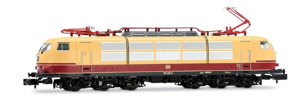 DB, Elektrolokomotive Baureihe 103, langer Lokkasten, schwar