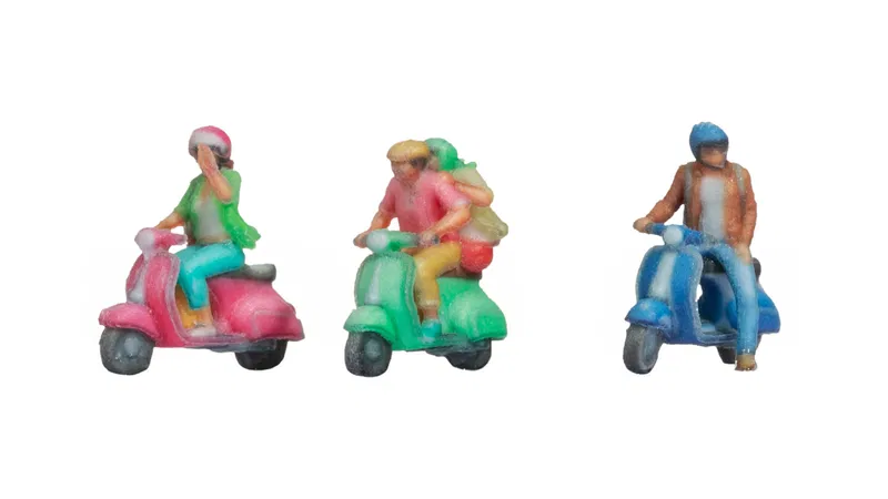 Motorrollerfahrer, N