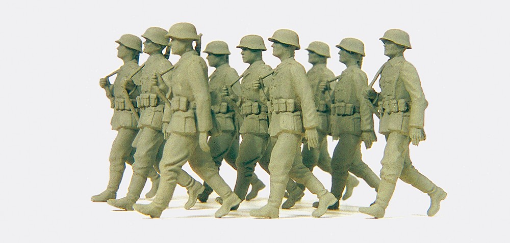 Grenadiere im Gleichschritt. DR 1939-45. 9 unbemalte Figuren