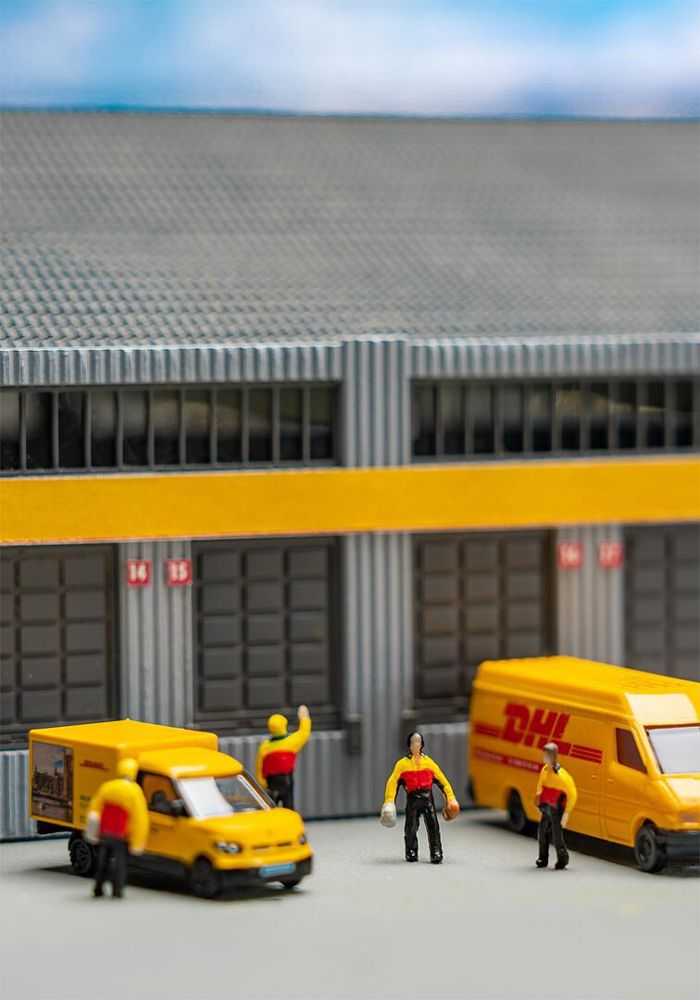 Paketdienstleister, N