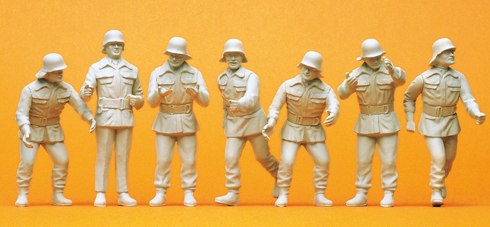 Feuerwehrmänner im Einsatz. BRD. Um 1985 7 unbemalte Figuren