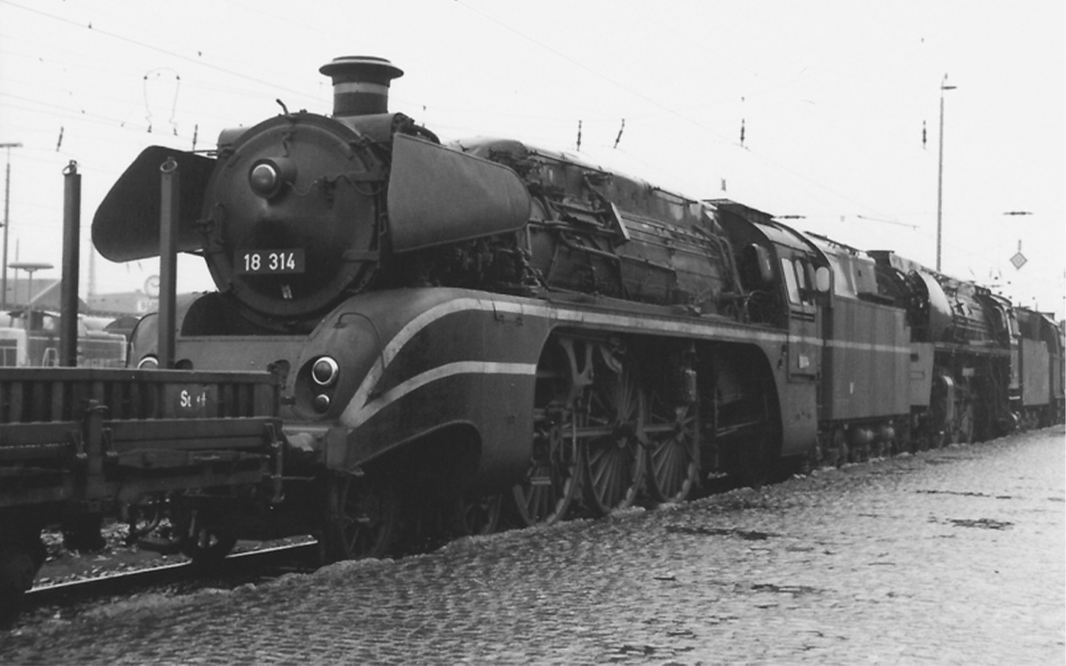 DR, Dampflokomotive 18 314, kohlegefeuert, schwarze Farbgebu