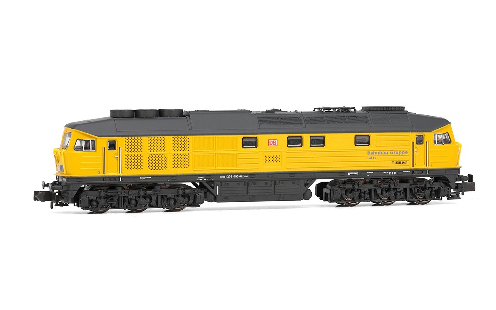 DB Bahnbau, Diesellokomotive 233 493-6 in gelber Farbgebung,