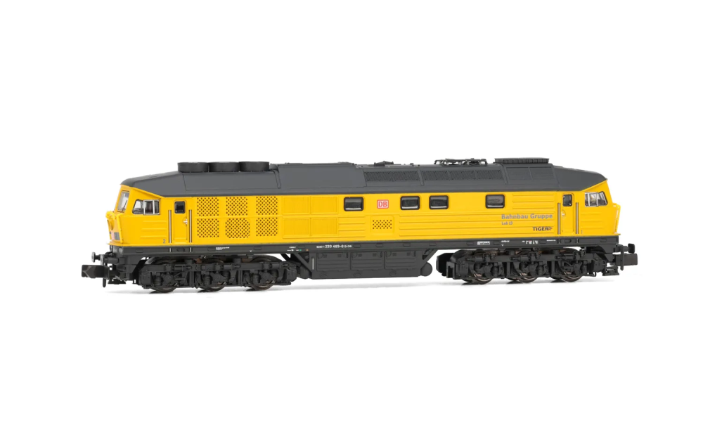 DB Bahnbau, Diesellokomotive 233 493-6 in gelber Farbgebung,