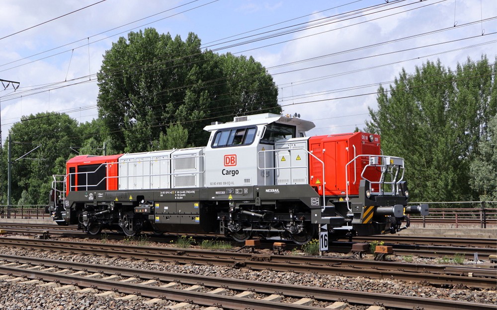 DB Cargo, Diesellokomotive Vossloh DE 18, rot/graue Farbgebu DB Cargo, Diesellokomotive Vossloh DE 18, rot/graue Farbgebu