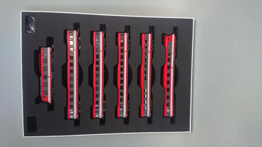 6tlg. Triebzug 4010.024 ÖBB rot/weiß Pflatsch Logo Ep.III
