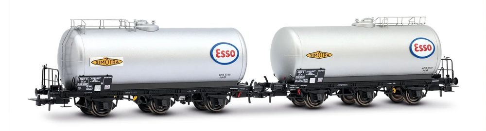SNCF, 2-tlg. Set 3-achs. Kesselwagen „ESSO“, silberne Farbge