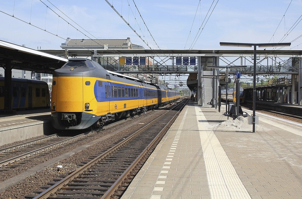 NS ICM 3-teilig, modernisiert, gelb, DCC NS ICM 3-teilig, modernisiert, gelb, DCC