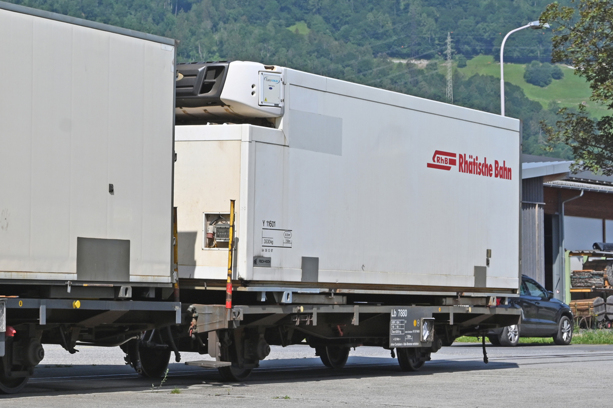 RhB Lb-v 7869 mit Kühlcontainer Y 11602