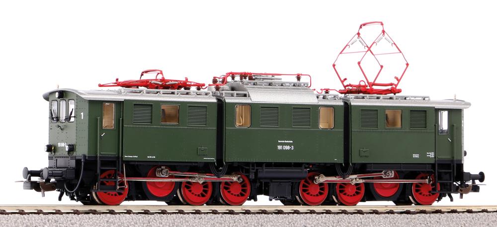 ~E-Lok BR 191 DB IV + PluX22 Dec.