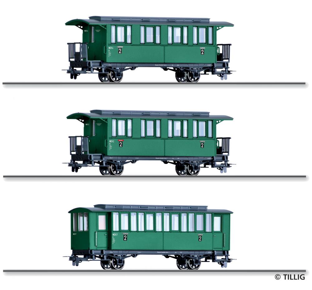 Personenwagenset einer Museumsbahn, bestehend aus drei Perso