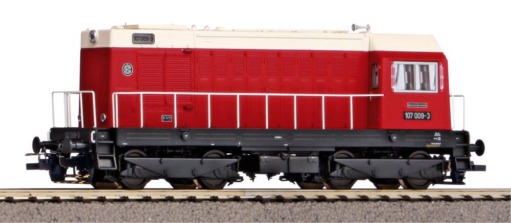 XP-Diesellok BR 107 DR rot IV + DSS PluX22