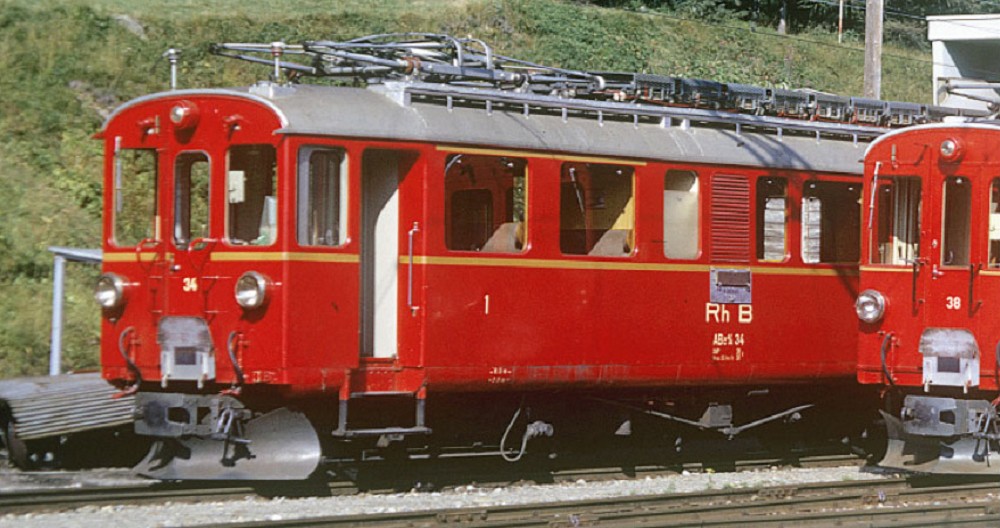 RhB ABe 4/4 34 Berninatriebwagen rot