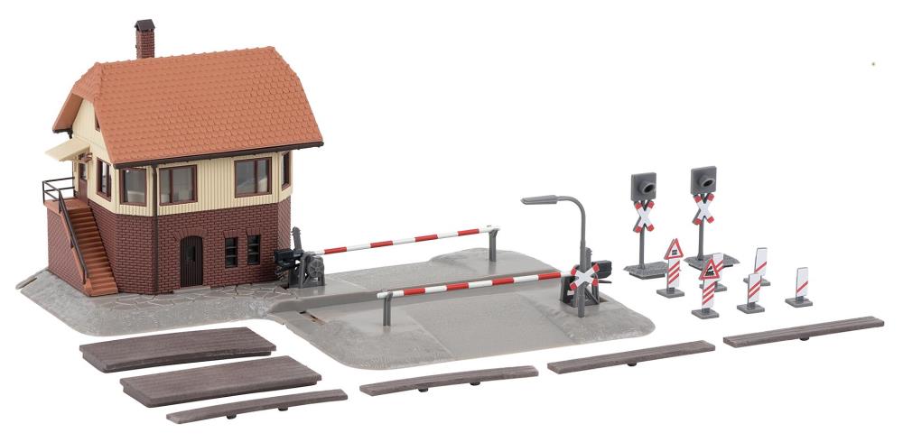 Bahnübergang mit Stellwerk