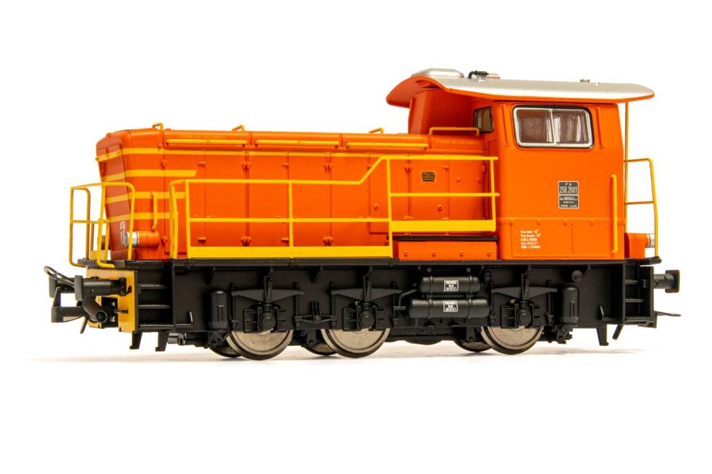 FS, Diesellokomotive Reihe D.250 2001, in oranger Lackierung